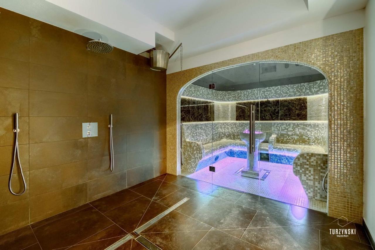 Palac Wierzbiczany Gniewkowo エクステリア 写真